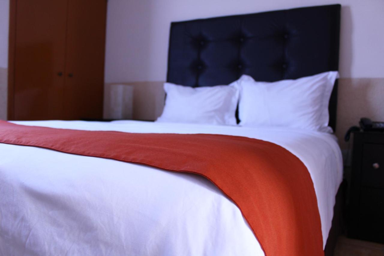Hotel El Regio Monterrey Esterno foto
