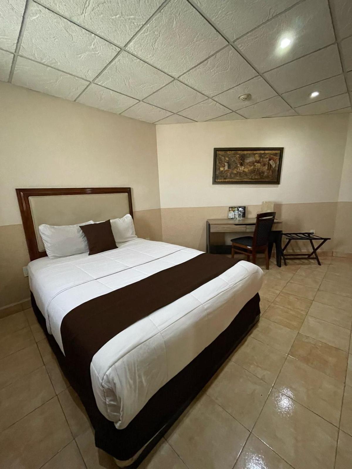Hotel El Regio Monterrey Esterno foto