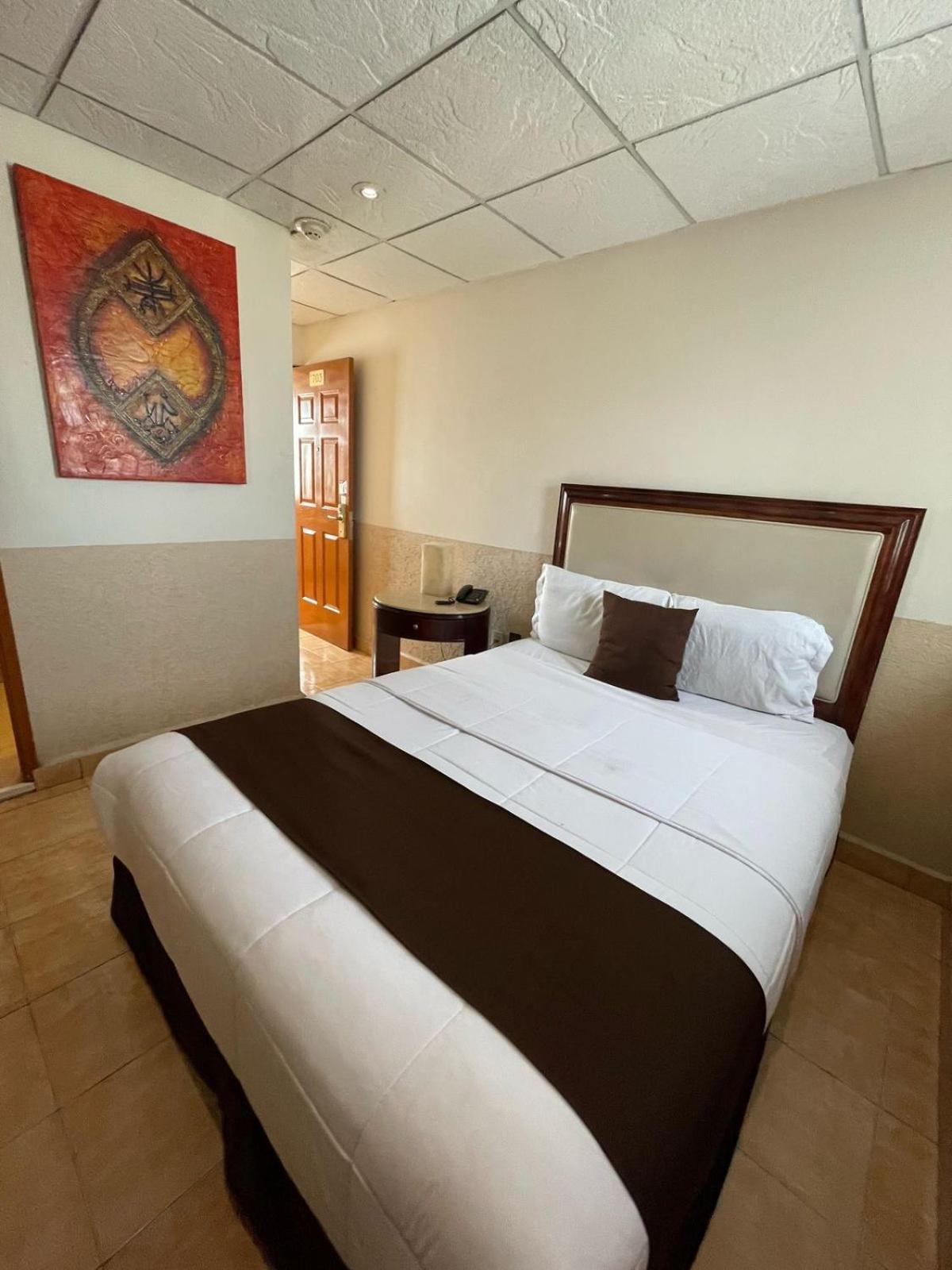 Hotel El Regio Monterrey Esterno foto